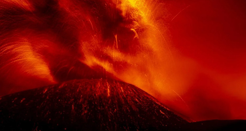 Etna Yanardağı Yeniden Patladı: Sicilya’da Korku ve Kaos
