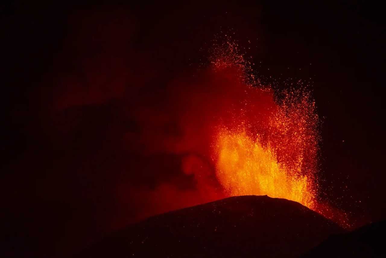 Etna Yanardagi Yeniden Patladi Sicilyada Korku ve Kaos 2