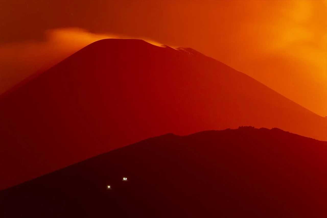 Etna Yanardagi Yeniden Patladi Sicilyada Korku ve Kaos 3