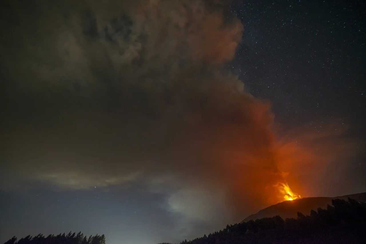 Etna Yanardagi Yeniden Patladi Sicilyada Korku ve Kaos 4