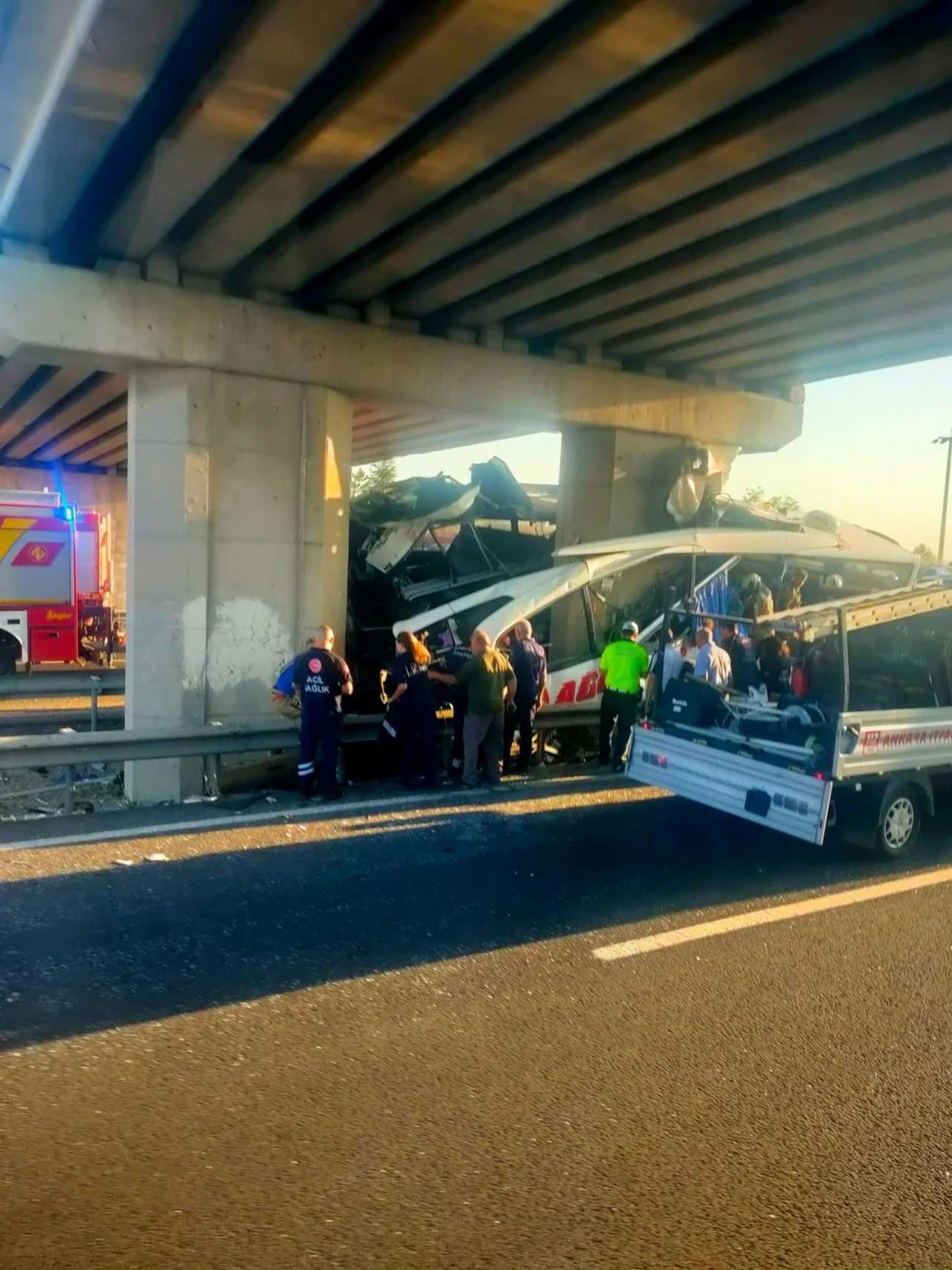 Feci Kaza: Köprü Ayağına Çarpan Otobüs 11 Can Aldı 1 Feci Kaza Kopru Ayagina Carpan Otobus 11 Can Aldi 2