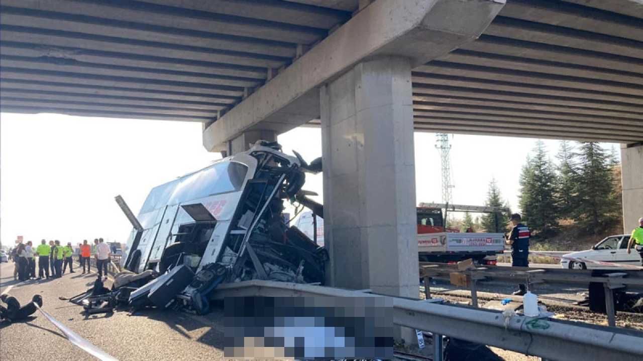 Feci Kaza: Köprü Ayağına Çarpan Otobüs 11 Can Aldı 2 Feci Kaza Kopru Ayagina Carpan Otobus 11 Can Aldi 3