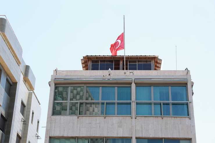 Türk Bayrağı Tel Aviv'de Yarıya İndi: Diplomatik Kriz Patlak Verdi! 1 GT ATzKXMAAGdDt