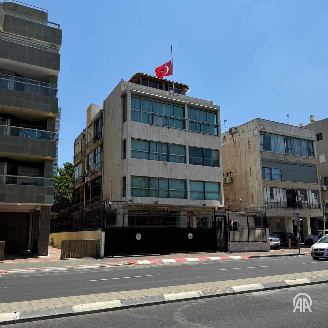 Türk Bayrağı Tel Aviv'de Yarıya İndi: Diplomatik Kriz Patlak Verdi! 4 GT9 rXWWQAA3Uzd