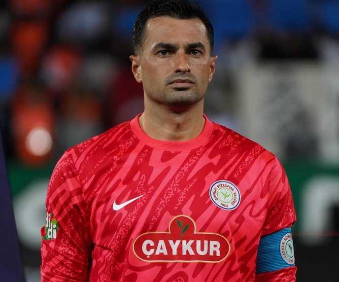 Rizespor Taraftarı Gökhan Akkan'ı Islıklayarak Protesto Etti 1 GV2no9 XsAAHfcK