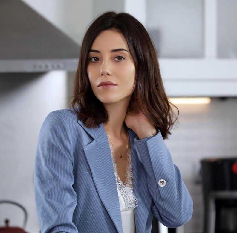 Cansu Dere İddialı Diziyle Geri Dönüyor 2 GVM2fmfXMAAqS48