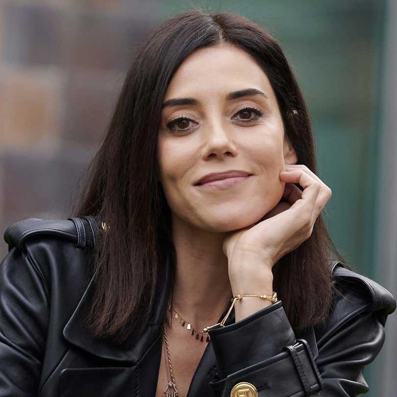 Cansu Dere İddialı Diziyle Geri Dönüyor 1 GVVfm0kWUAAhBFo