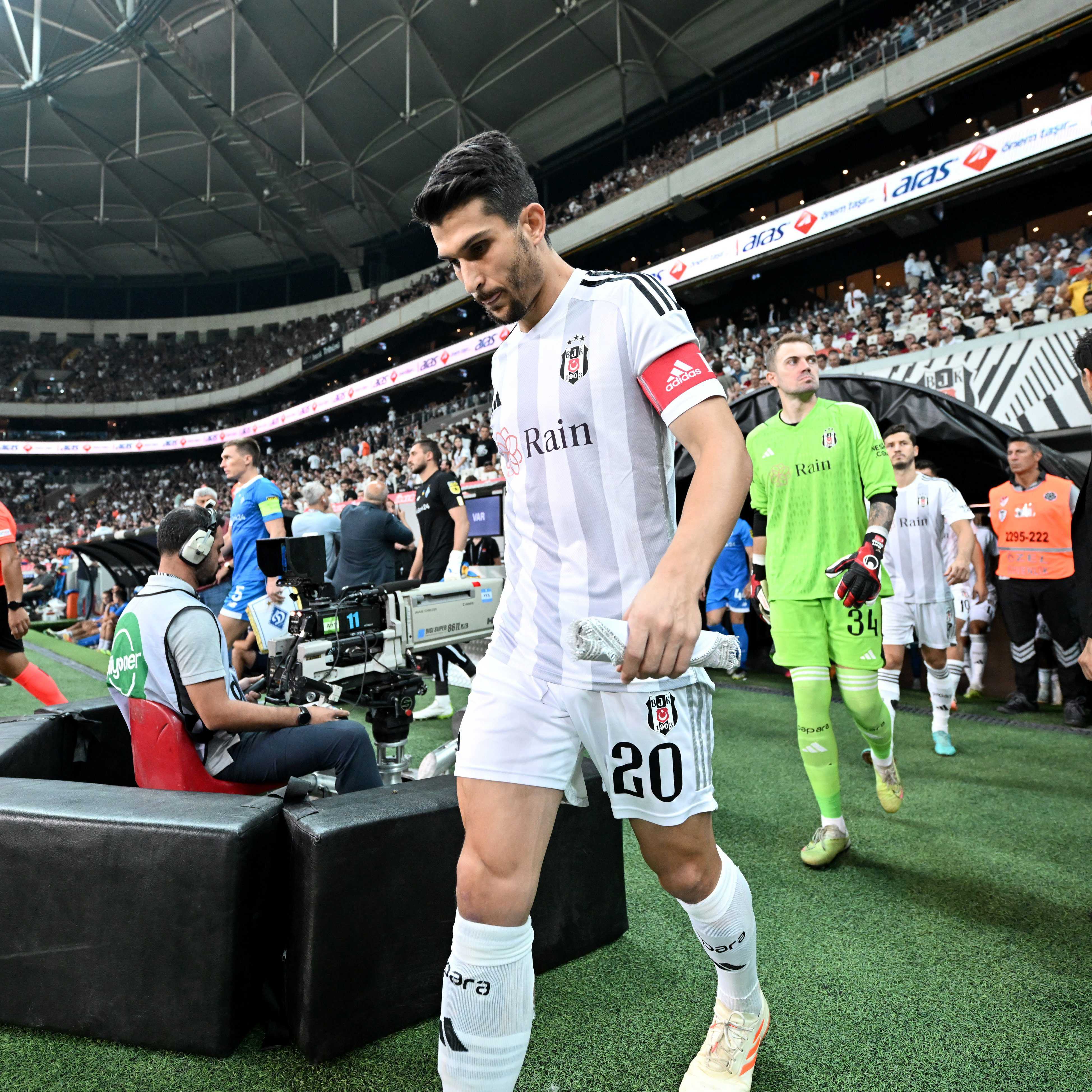 Sakatlık Şoku! Beşiktaş'ta Necip Uysal 6-8 Ay Yok 1 GVvp1s
