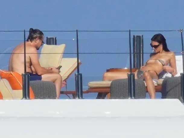 DiCaprio ve Ceretti, Cannes’da Lüks Yatta Görüntülendi! 1