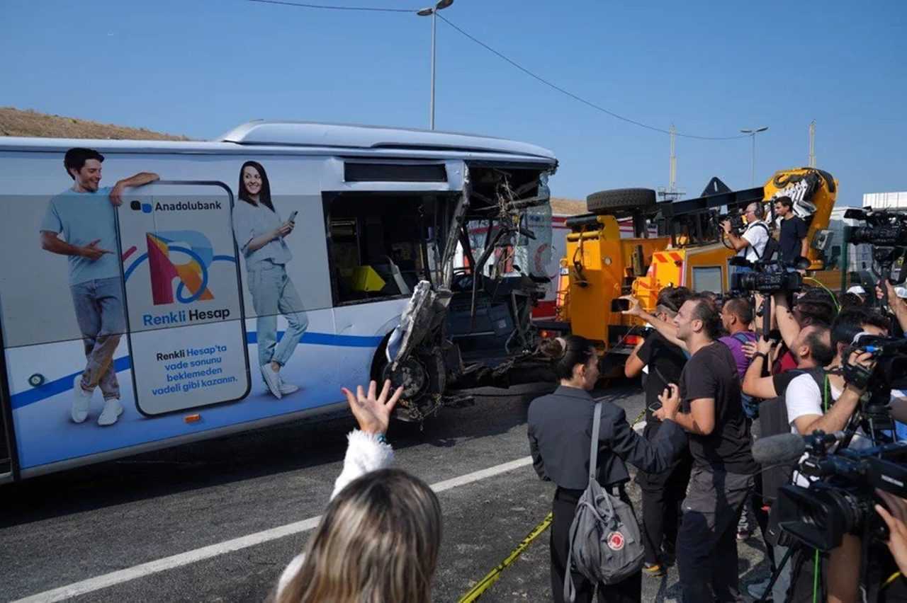 İstanbul Metrobüs Kazası: Ölü ve Yaralılar Var 9 Istanbul Metrobus Kazasi 1 Olu 50 Yarali 10