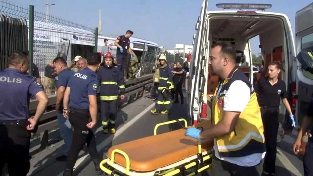 İstanbul Metrobüs Kazası: Ölü ve Yaralılar Var 11 Istanbul Metrobus Kazasi 1 Olu 50 Yarali 12