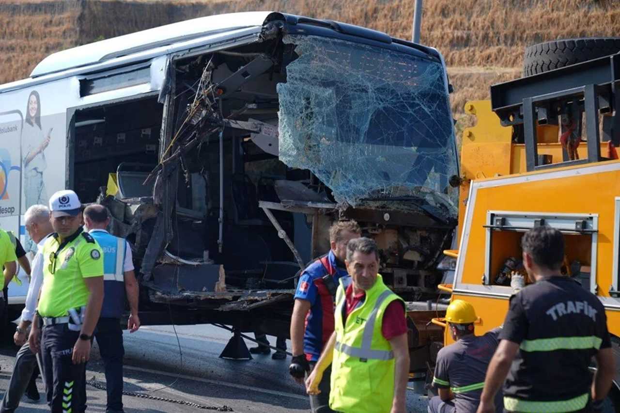 İstanbul Metrobüs Kazası: Ölü ve Yaralılar Var 12 Istanbul Metrobus Kazasi 1 Olu 50 Yarali 13