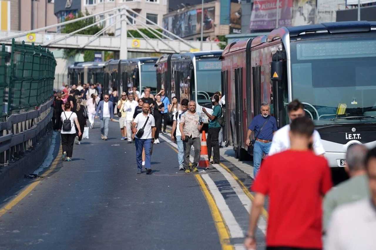 İstanbul Metrobüs Kazası: Ölü ve Yaralılar Var 14 Istanbul Metrobus Kazasi 1 Olu 50 Yarali 15
