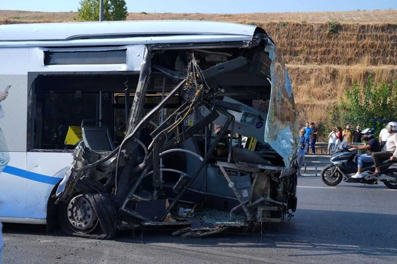 İstanbul Metrobüs Kazası: Ölü ve Yaralılar Var 1 Istanbul Metrobus Kazasi 1 Olu 50 Yarali 2