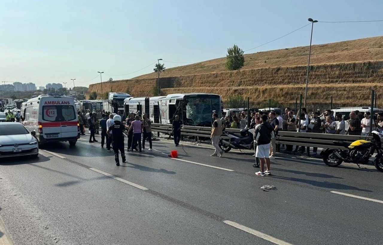 İstanbul Metrobüs Kazası: Ölü ve Yaralılar Var 2 Istanbul Metrobus Kazasi 1 Olu 50 Yarali 3
