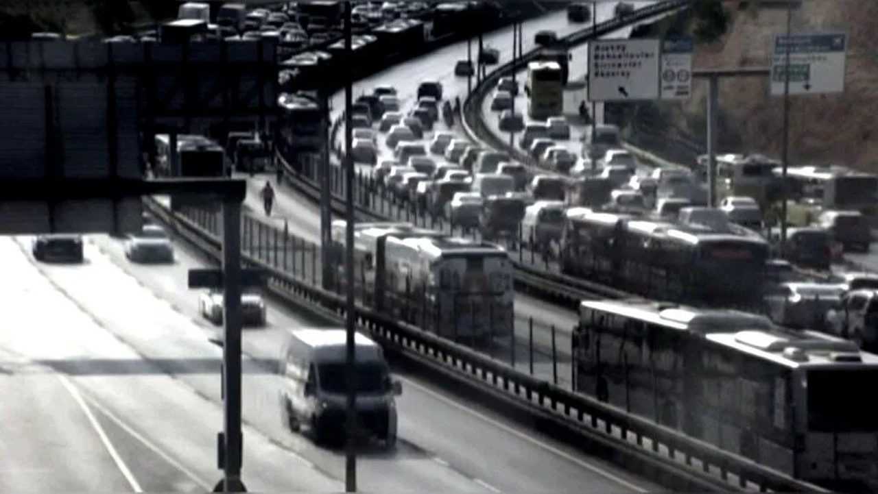İstanbul Metrobüs Kazası: Ölü ve Yaralılar Var 6 Istanbul Metrobus Kazasi 1 Olu 50 Yarali 7
