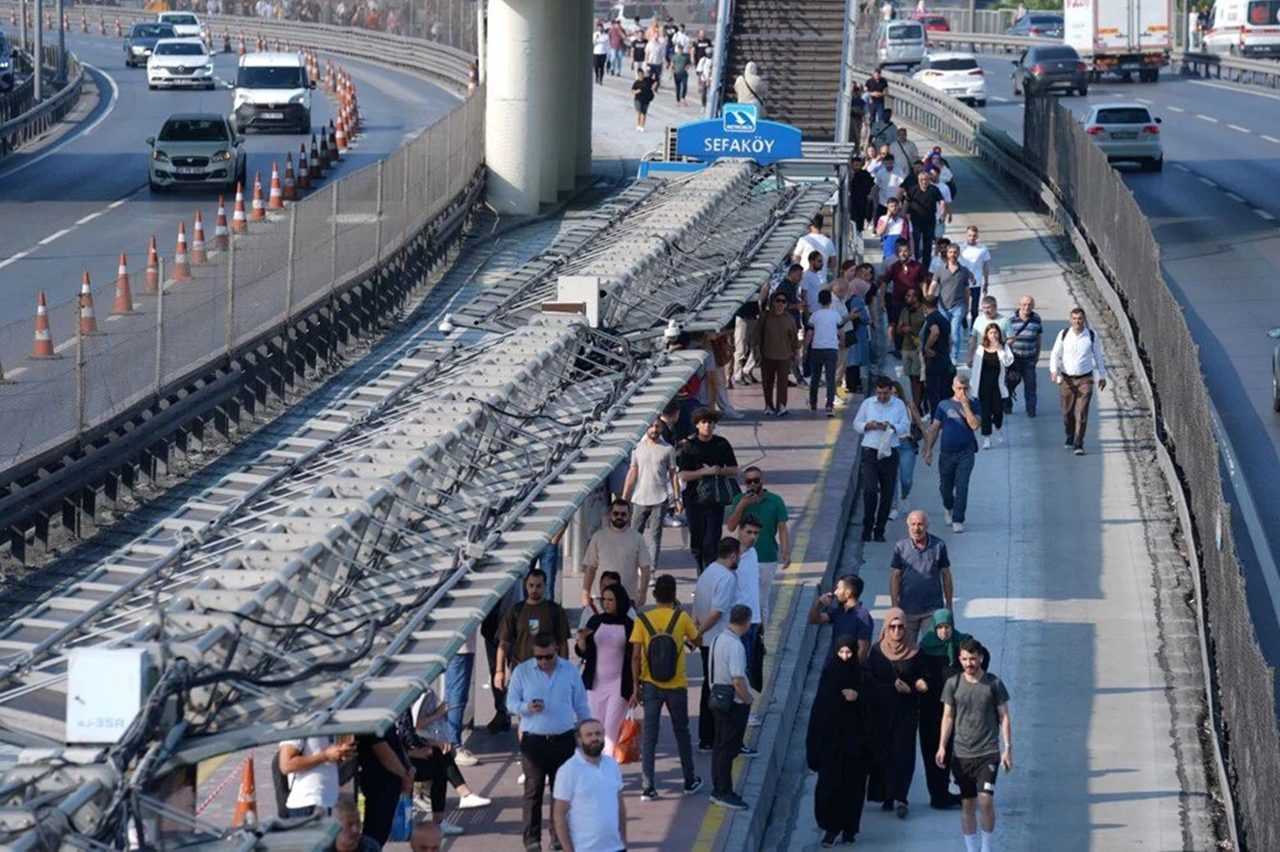İstanbul Metrobüs Kazası: Ölü ve Yaralılar Var 7 Istanbul Metrobus Kazasi 1 Olu 50 Yarali 8
