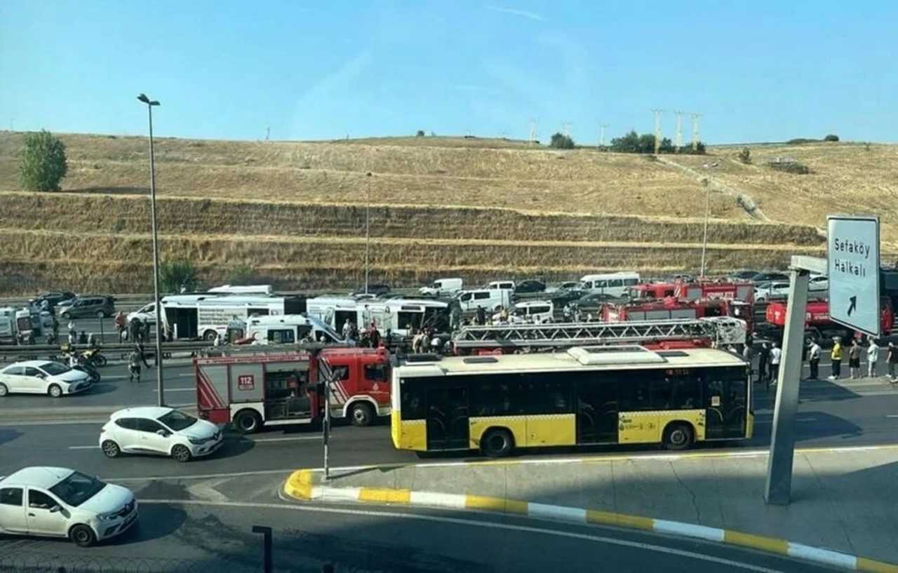 İstanbul Metrobüs Kazası: Ölü ve Yaralılar Var 8 Istanbul Metrobus Kazasi 1 Olu 50 Yarali 9