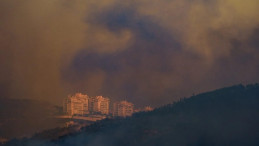 İzmir’de Alevler Yerleşim Yerlerine Dayandı