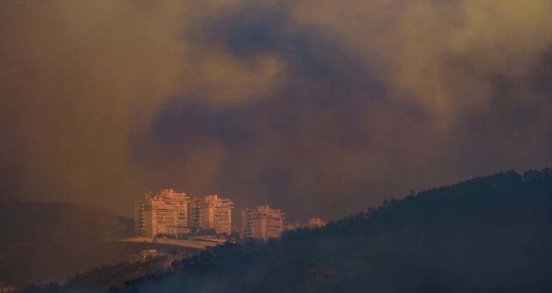 İzmir’de Alevler Yerleşim Yerlerine Dayandı
