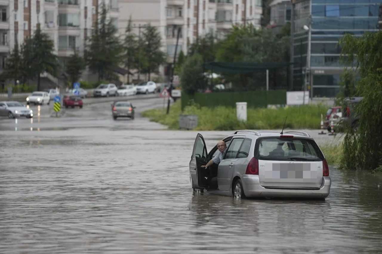 Kuvvetli Yagislar ve Sicaklik Dususu Kapida 3