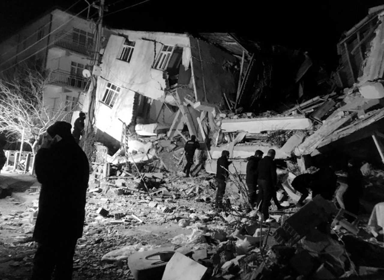 Marmara Depreminin 25. Yildonumunde Anma Etkinlikleri 4