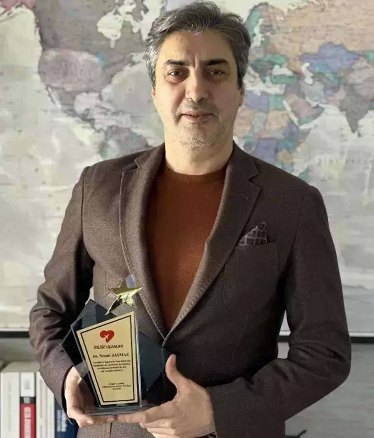 Necati Şaşmaz'ın Yeni Hali Olay Yarattı 3 Necati Sasmazin Yeni Hali Olay Yaratti 4