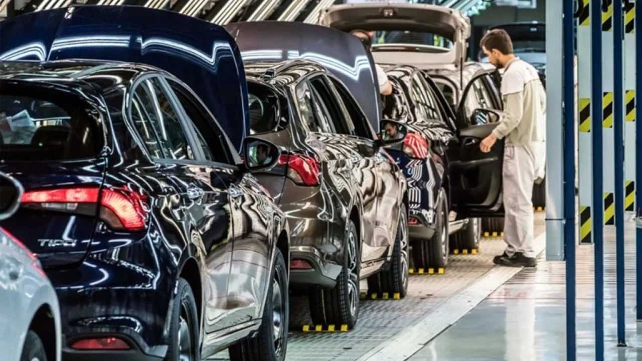 Otomotivde Satış Düşüşü: Fiat ve Volkswagen Zirvede 2 Otomotivde Satis Dususu Fiat ve Volkswagen Zirvede 2