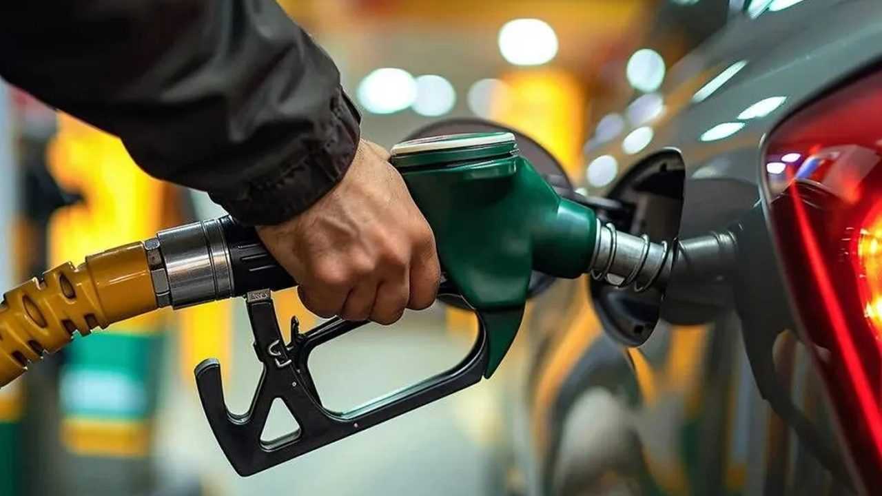 Petrol Fiyatları Düşüşte: Benzine İndirim Bekleniyor 1 Petrol Fiyatlari Dususte Benzine Indirim Bekleniyor 2