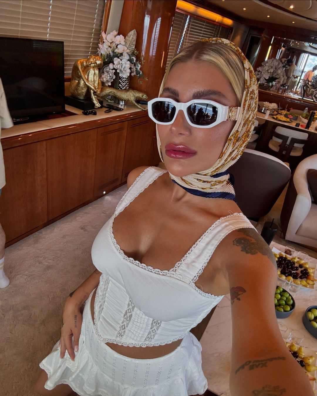 İrem Derici: "Dekolteme Müdahale Edeni Kapıya Koyarım!" 6 SaveInsta.App 454416978 462756013322068 4940638240306132538 n