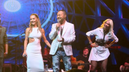 Serdar Ortaç’tan Harbiye’de Eğlenceli Anne Sürprizi