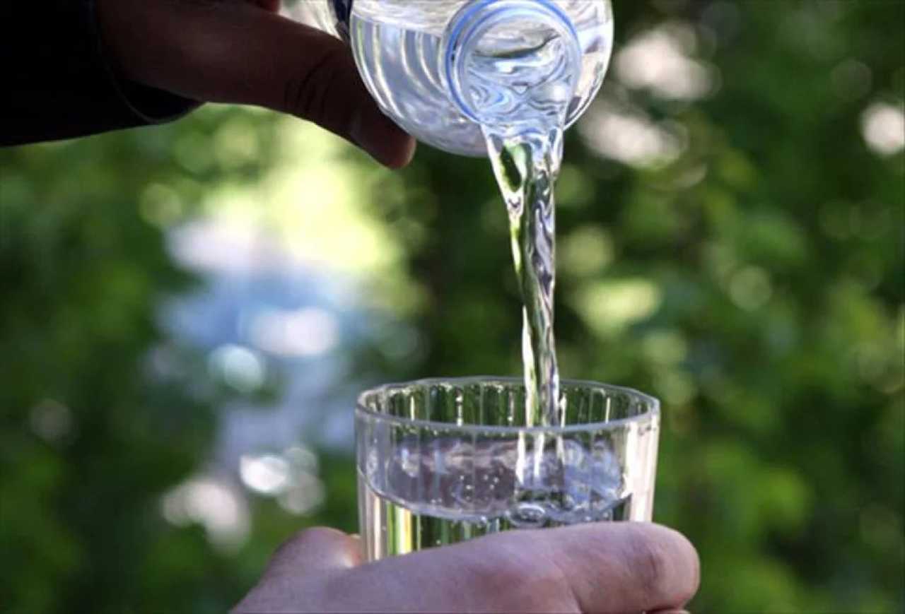 Aşırı Sıcak Havalarda Su İçme Önerisi: Günde 2,5 Litre 3 Sicak Hava Yaslilar ve Kronik Hastalar Icin Kritik Uyarilar 4