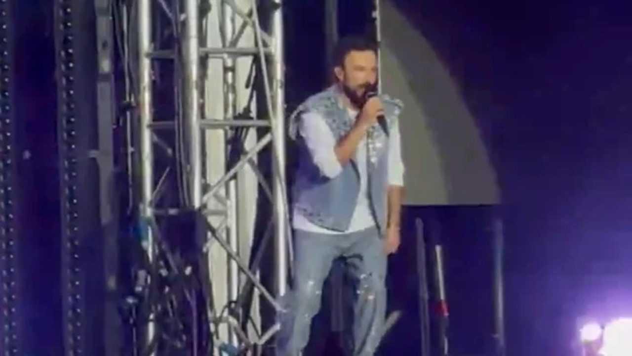 Tarkan'dan Sessiz Şov: Hayranlarını Büyüledi 1 Tarkandan Sessiz Sov Hayranlarini Buyuledi 1