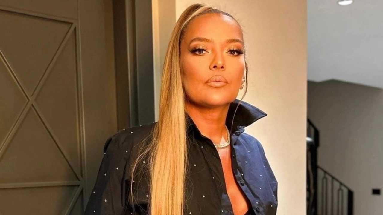 Unlu Sarkici Demet Akalindan Instagram Isyani 2