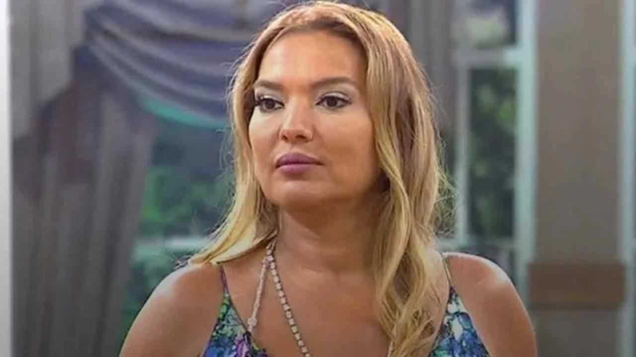 Unlu Sarkici Demet Akalindan Instagram Isyani 3