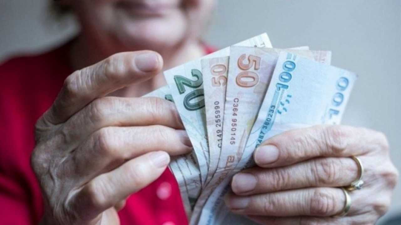 Emekli Promosyonları Yenilendi: Hangi Banka Ne Kadar Veriyor? 2 emekli maasi ws3O cover