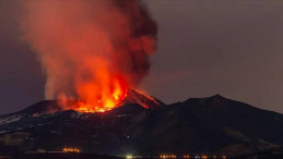 Etna Yanardağı’ndan Dev Lav Püskürmeleri