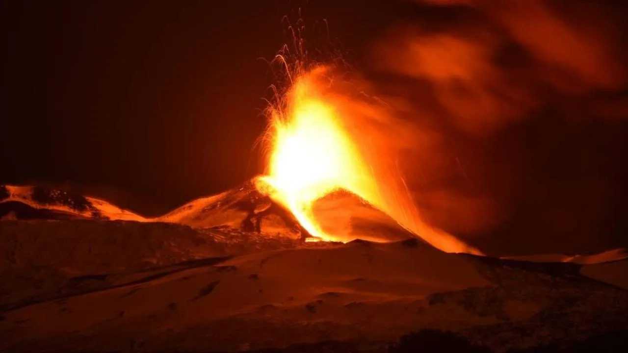 Etna Yanardağı’ndan Dev Lav Püskürmeleri 1 lav yanardag