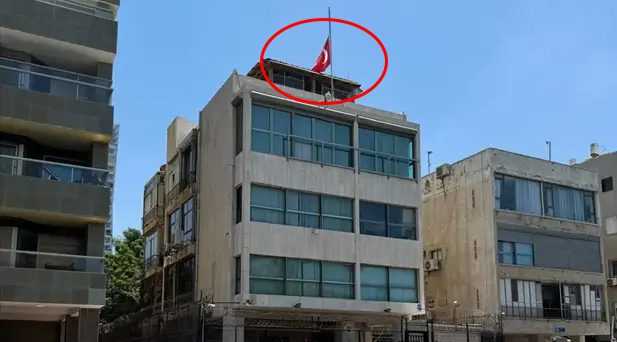 Türk Bayrağı Tel Aviv'de Yarıya İndi: Diplomatik Kriz Patlak Verdi! 2 turkiye nin tel aviv deki buyukelciliginde bayrak 17581648 2959 m