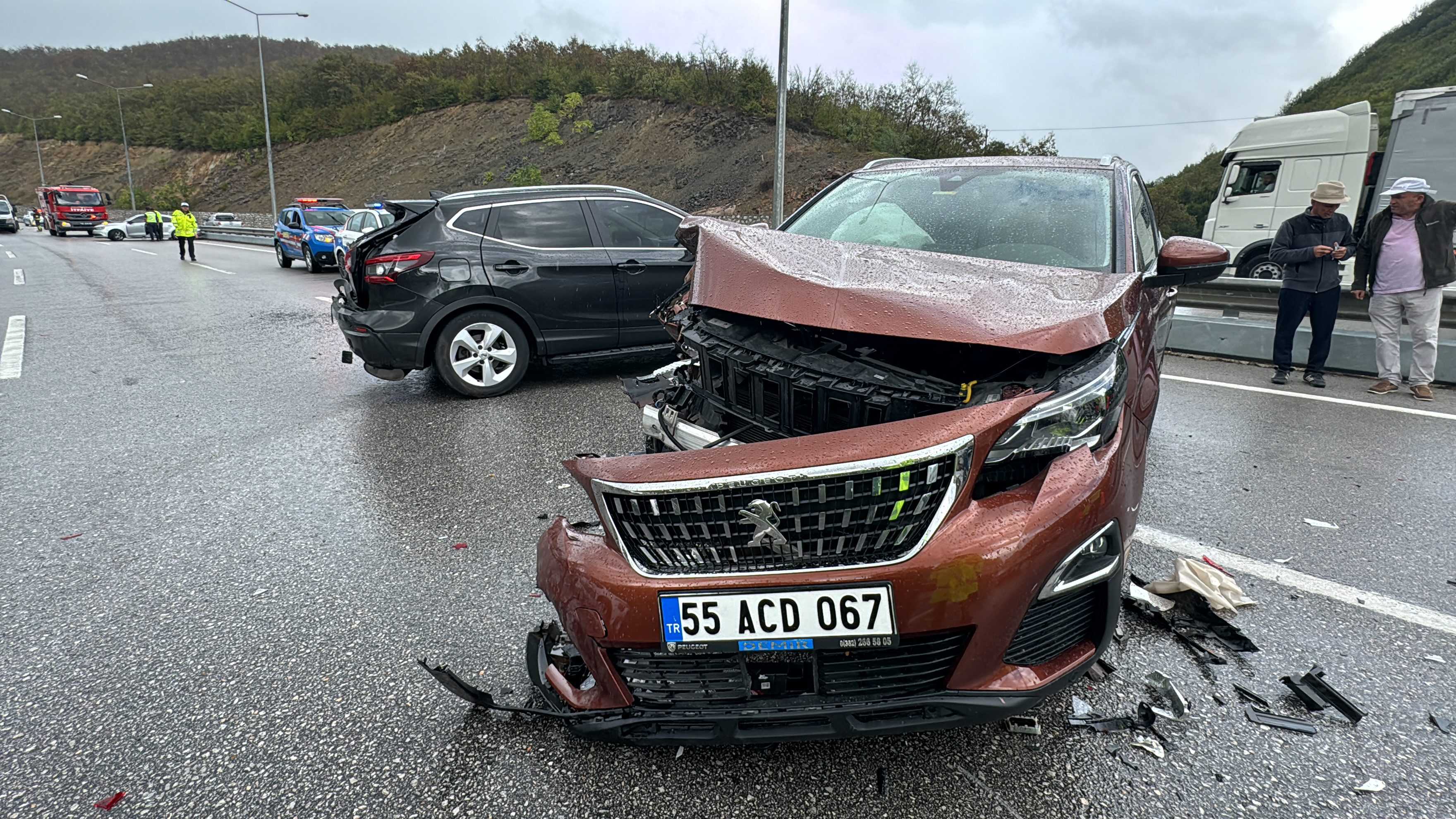 Samsun'da Zincirleme Kaza: 1'i Ağır 5 Yaralı 1 AA 20240904 35564041 35564037 SAMSUNDA ZINCIRLEME TRAFIK KAZASINDA 5 KISI YARALANDI