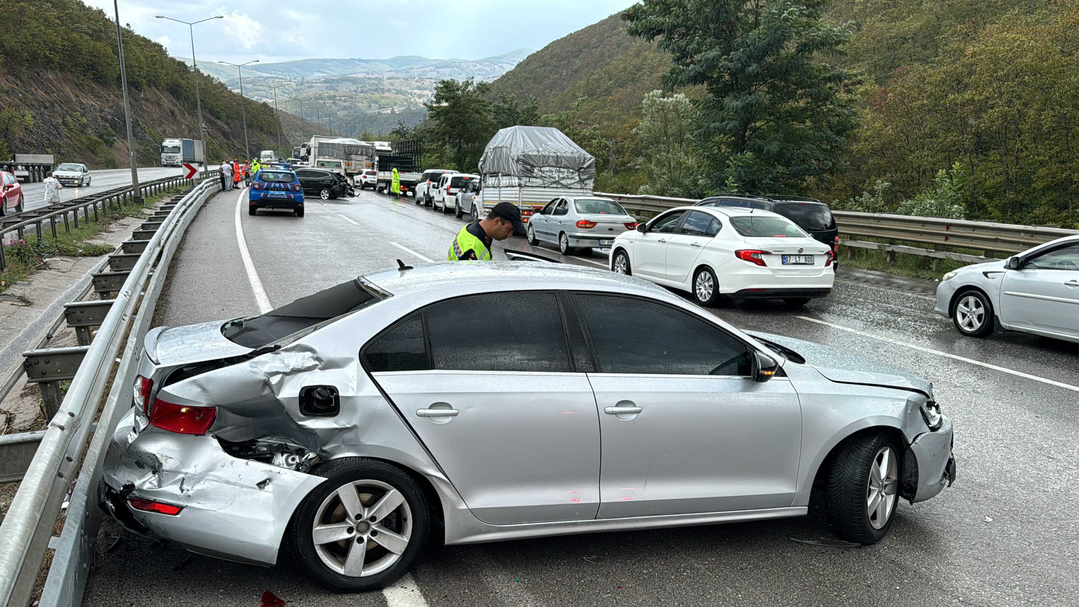 Samsun'da Zincirleme Kaza: 1'i Ağır 5 Yaralı 2 AA 20240904 35564041 35564039 SAMSUNDA ZINCIRLEME TRAFIK KAZASINDA 5 KISI YARALANDI