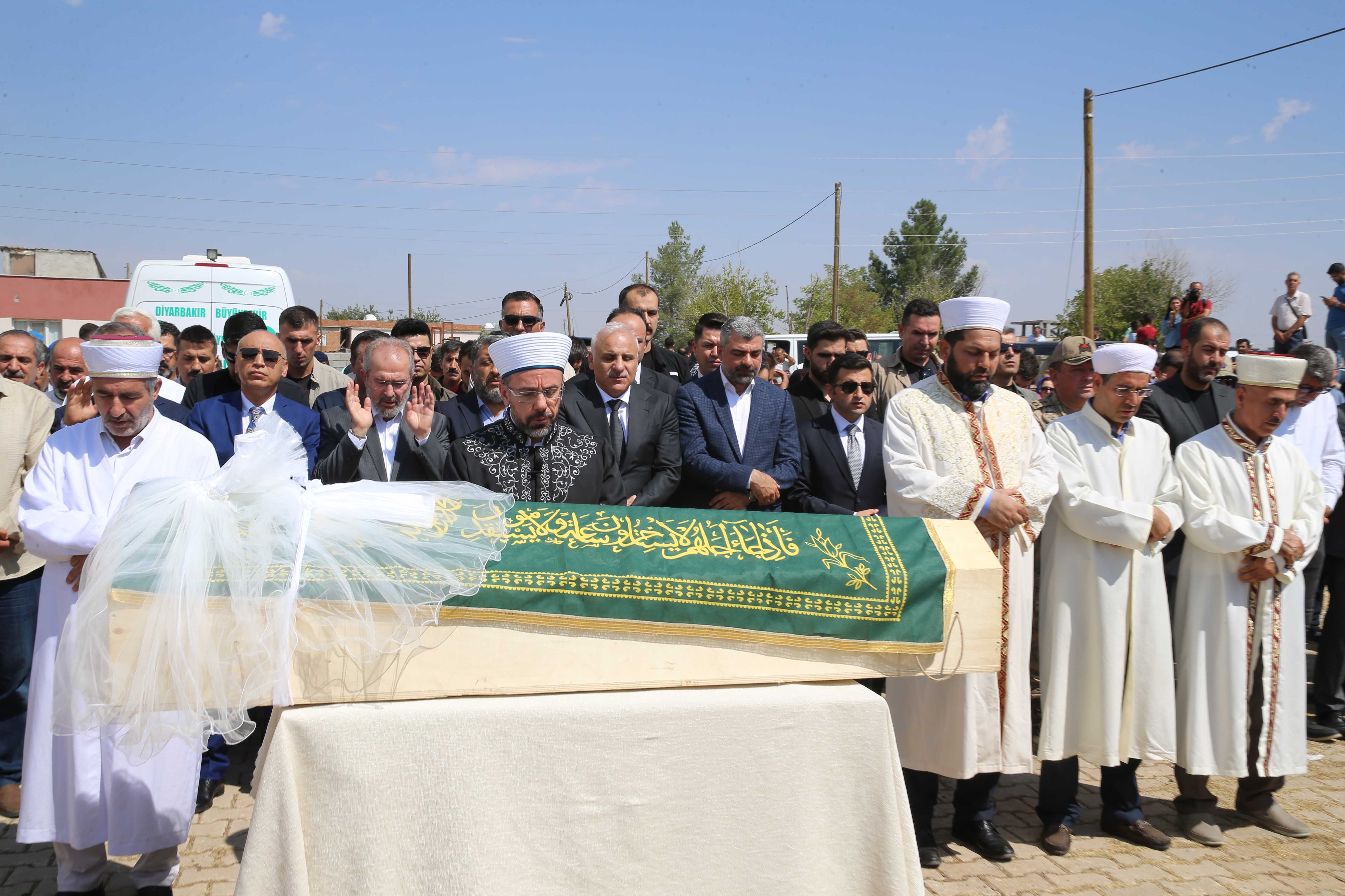 Musallada Yatan İnsanlığımız! Narin’in Cenazesinde Acı Sözler 3 AA 20240909 35600305 35600301 DIYARBAKIRDA OLU BULUNAN NARIN GURAN SON YOLCULUGUNA UGURLANDI