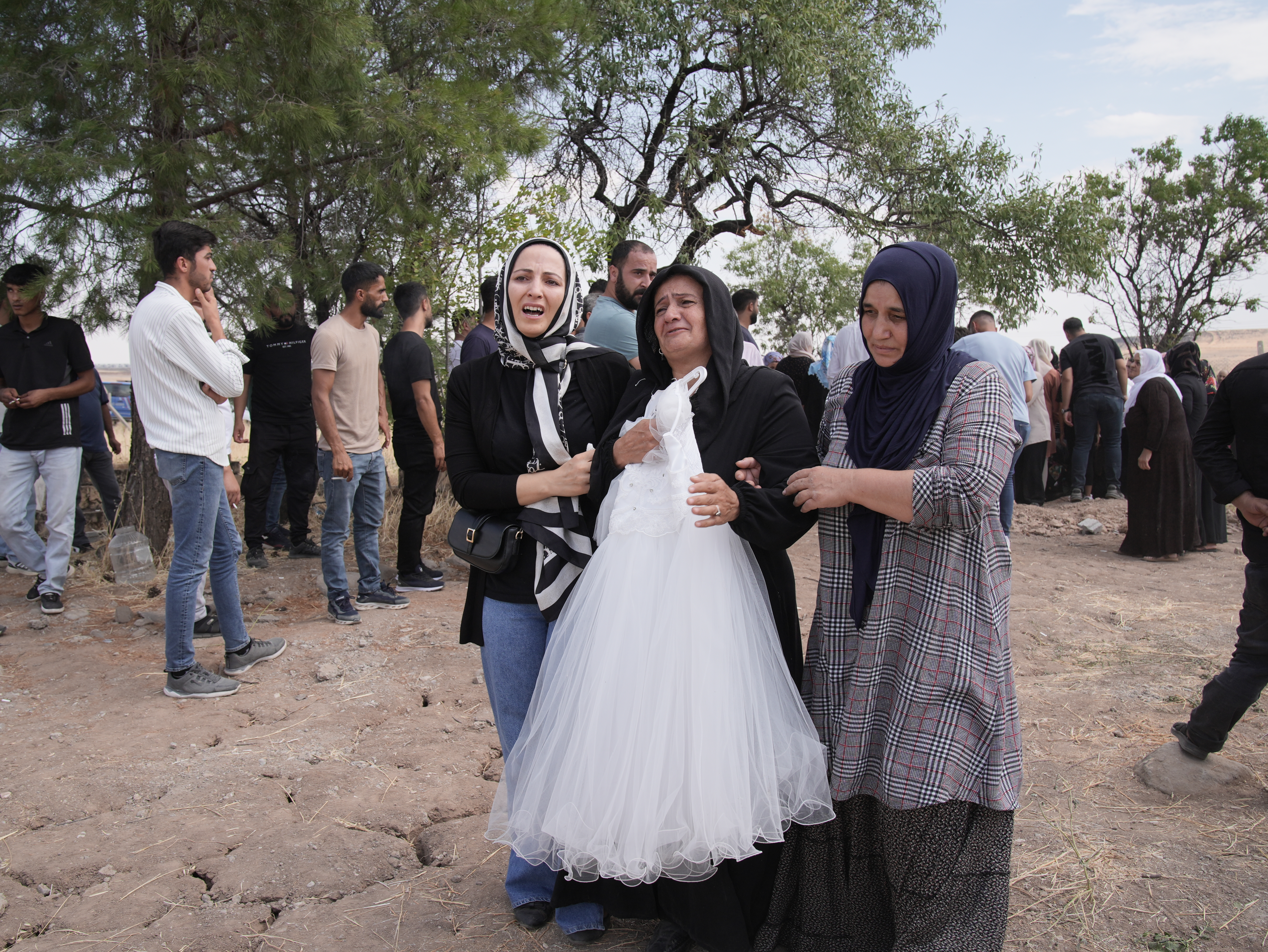 Narin Güran'ın Katillerini Kim Koruyor? 4 AA 20240909 35600546 35600545 DIYARBAKIRDA OLU BULUNAN NARIN GURAN SON YOLCULUGUNA UGURLANDI