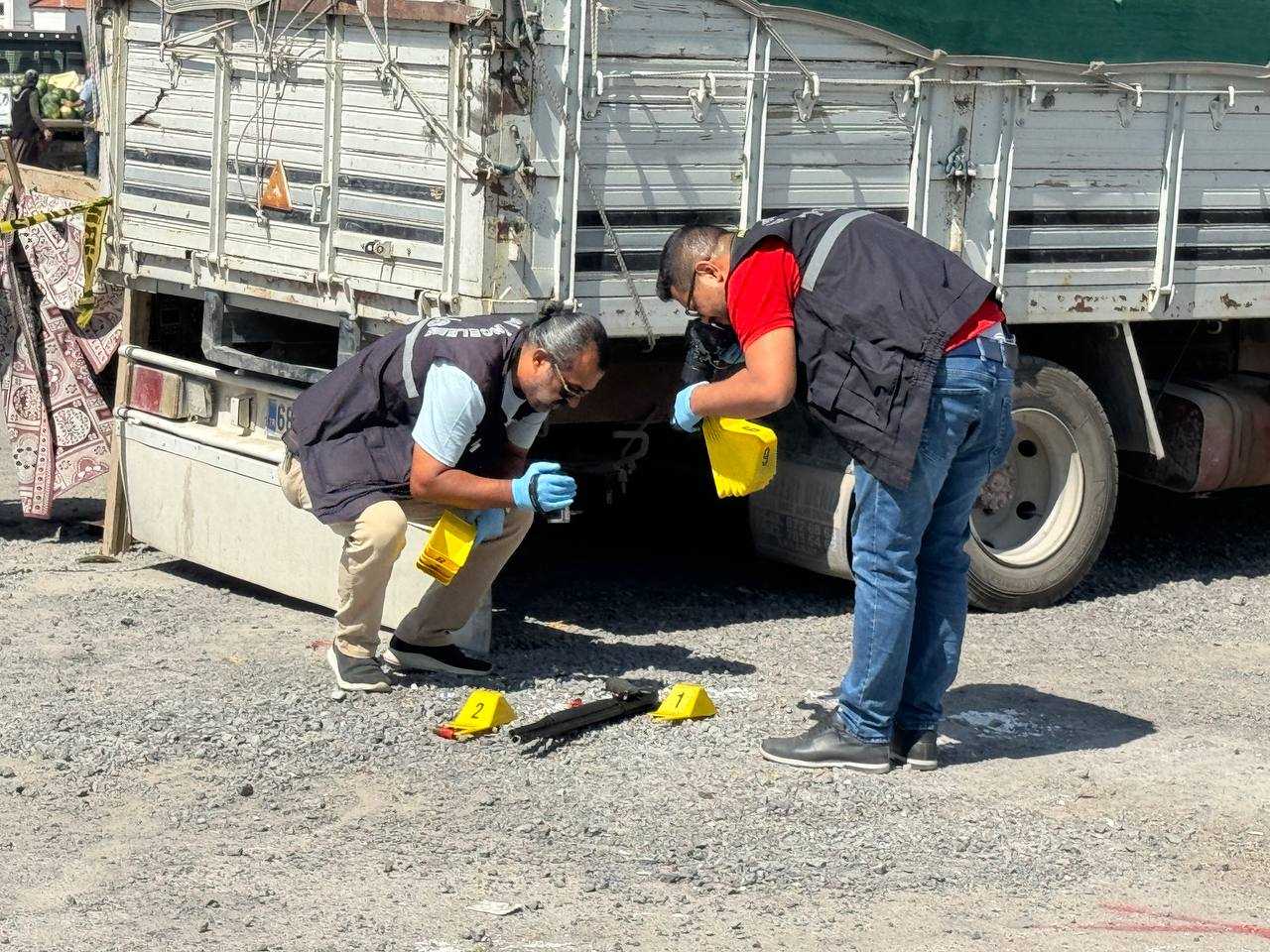 Aksaray’da Pazarda Silahlı Kavga: 4 Yaralı! 3 AA 20240918 35671970 35671968 AKSARAYDA PAZARCILIK YAPAN AKRABALARIN SILAHLI KAVGASINDA 4 KISI YARALANDI