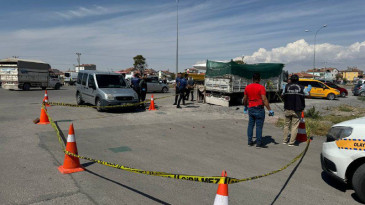 Aksaray’da Pazarda Silahlı Kavga: 4 Yaralı!