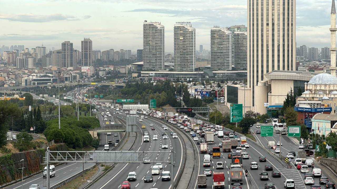 Trafiğe 211 Bin Yeni Araç Kaydı Yapıldı, Toplam 30 Milyonu Aştı 5 AA 20240920 35687268 35687264 ISTANBULDA HAFTANIN SON MESAI GUNUNDE TRAFIK YOGUNLUGU YASANIYOR