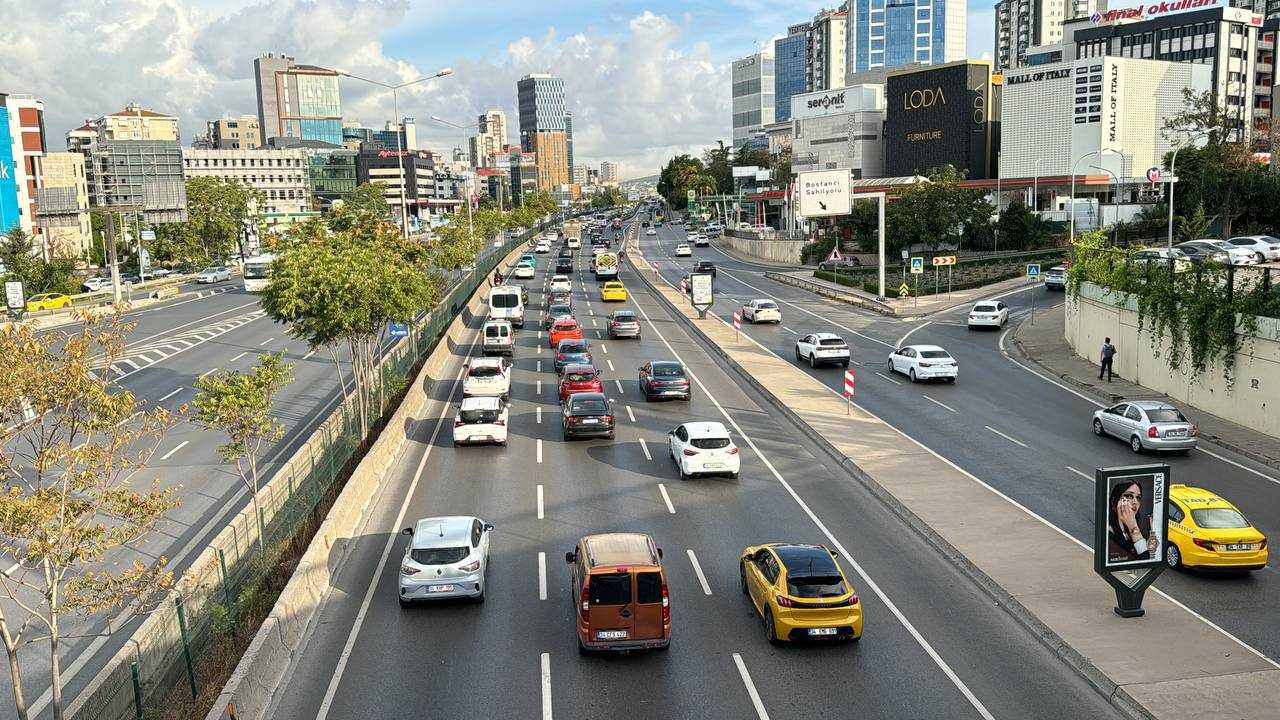 Trafiğe 211 Bin Yeni Araç Kaydı Yapıldı, Toplam 30 Milyonu Aştı 2 AA 20240920 35687268 35687266 ISTANBULDA HAFTANIN SON MESAI GUNUNDE TRAFIK YOGUNLUGU YASANIYOR