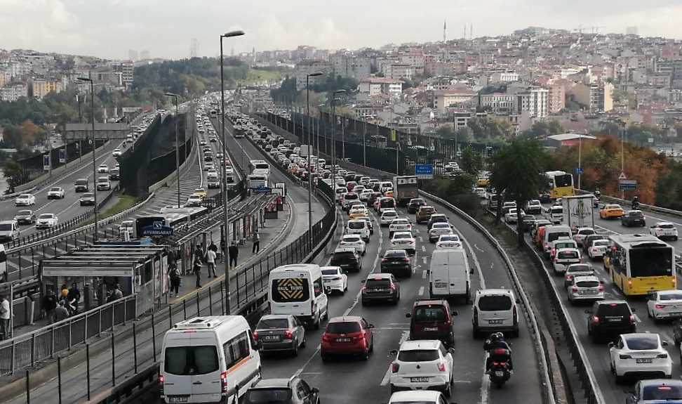 Trafiğe 211 Bin Yeni Araç Kaydı Yapıldı, Toplam 30 Milyonu Aştı 6 AA 20240920 35687268 35687267 ISTANBULDA HAFTANIN SON MESAI GUNUNDE TRAFIK YOGUNLUGU YASANIYOR