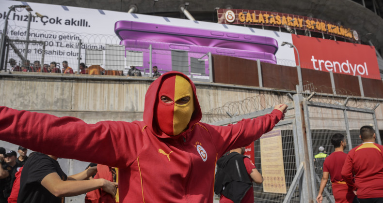 Galatasaraylı Taraftarlar Derbi İçin Kadıköy’e Akın Etti
