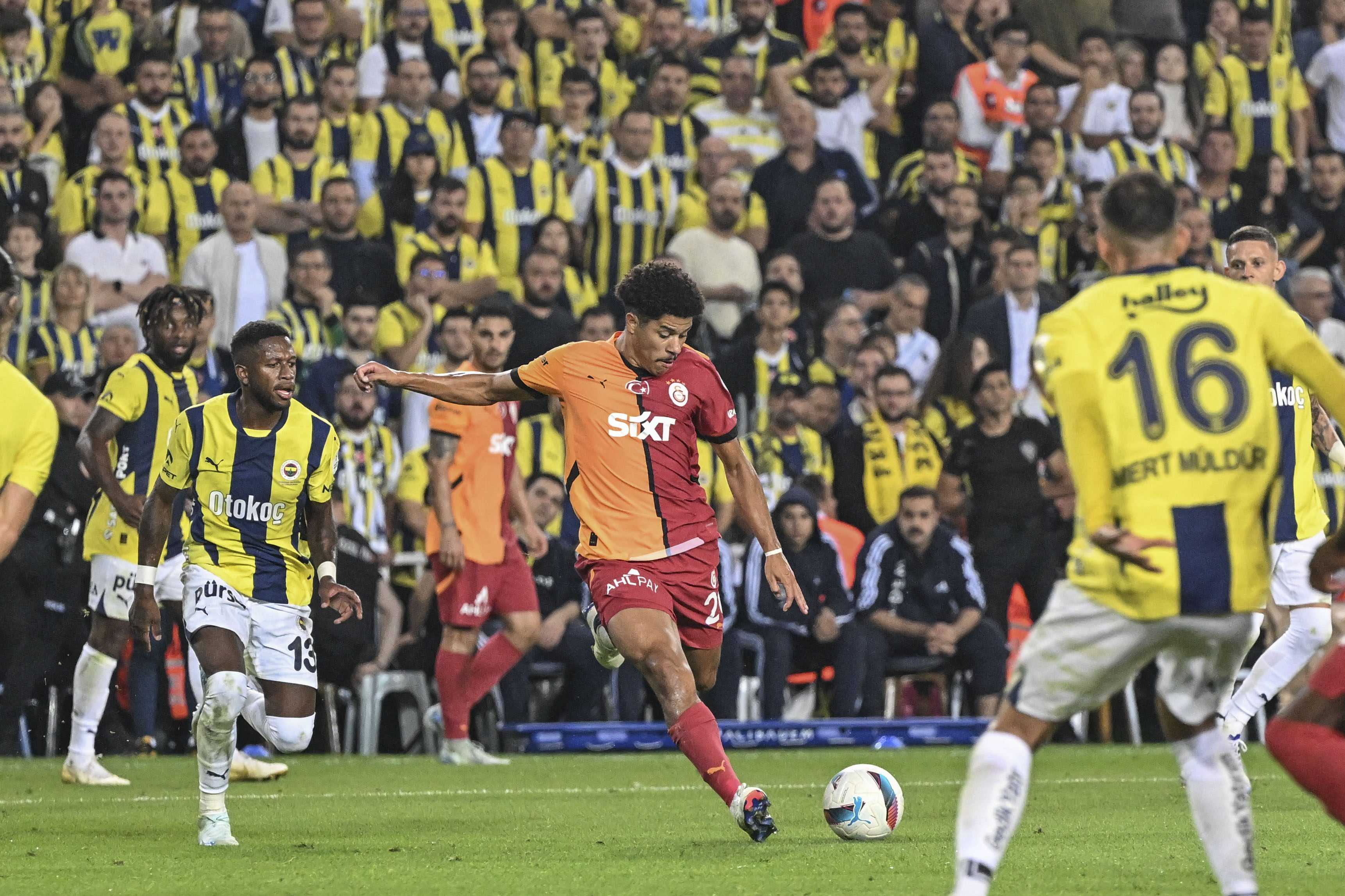 AA 20240921 35701866 35701860 FENERBAHCE GALATASARAY